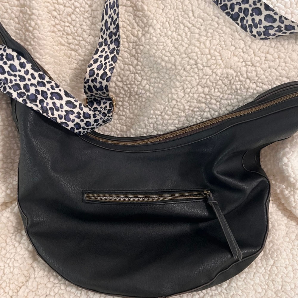Hobo bag with leopard strap